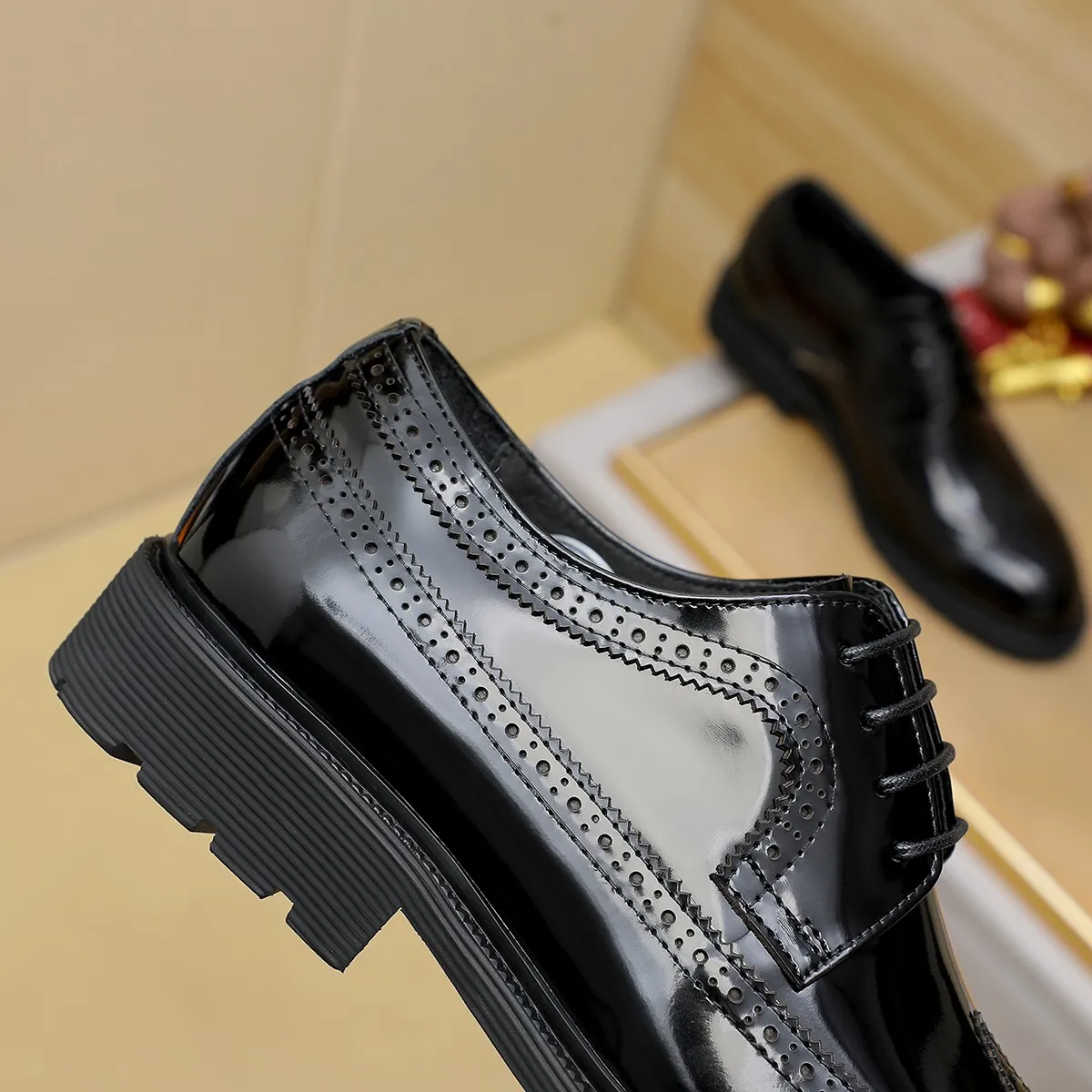 Men's shoes 💰620 💰 Louis Vuitton LV ® Autumn and Winter 🆕 models 🔛Full shoe counter First layer cowhide, 🐂leather lined casual shoes for men, super soft outsole, essential for driving. Counter synchronized original first layer cowhide completely 1:1 mold customization 🌹Top version, 2 colors available! Number: 38-45 (37.46. Customized)